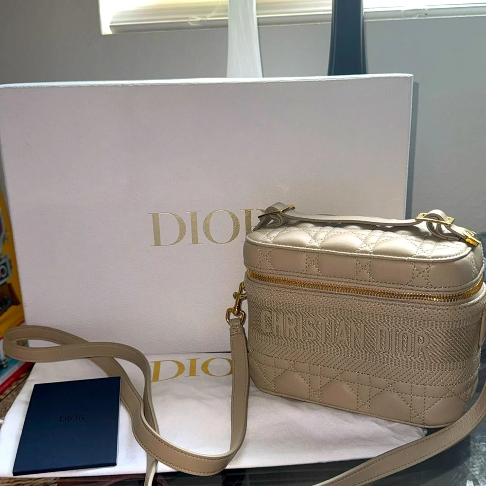 🔥LIKE NEW🔥 Dior Lambskin Cannage Small Diortravel Vanity Case Warm - Picture 3 of 13